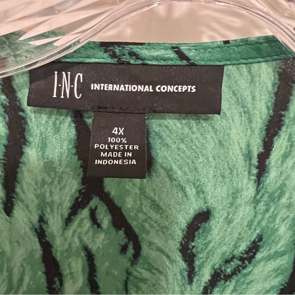 Green Zebra Print wrap Blouse 4X - Picture 3 of 6